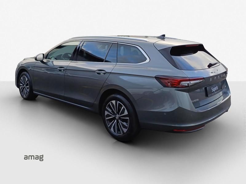 Gebraucht Skoda Superb Selection 193 PS (141 kW) 2025 Gris graphite, métallisée Kombi