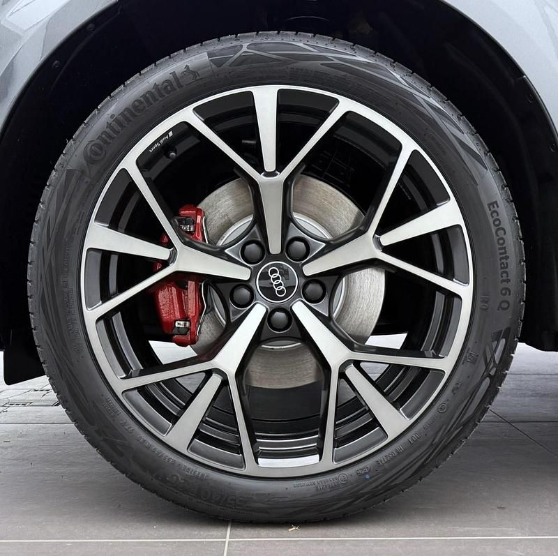 Neu Audi Q3 Sportback Ambiente 266 PS (195 kW) 2025 Grau SUV