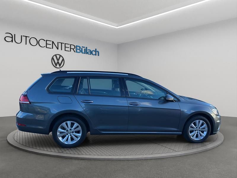 Gebraucht VW Golf VII Comfortline 130 PS (95 kW) 2019 Grau Kombi