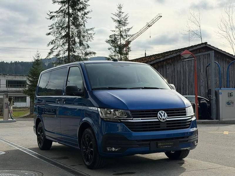 Gebraucht VW Multivan Trendline 150 PS (110 kW) 2026 Blau Van