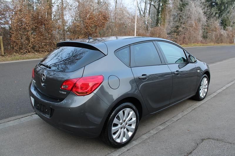 Gebraucht Opel Astra 140 PS (102 kW) 2010