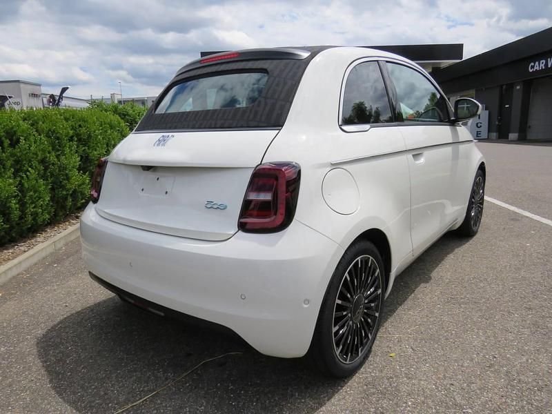 Gebraucht Fiat 500e La Prima 86 kW (118 PS) 2023 Weiss Cabrio