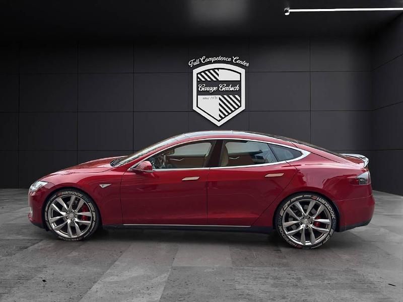 Rot Gebraucht 2015 Tesla Model S Kleinwagen | CHF 22’970 (Etwas zu teuer) - Bild 1/4