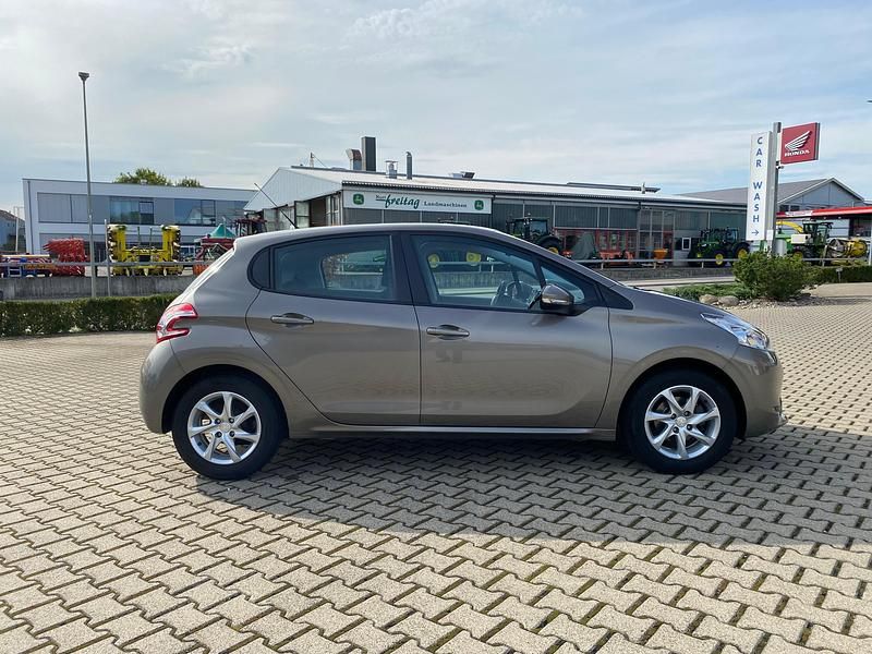 Gebraucht Peugeot 208 Active 82 PS (60 kW) 2014 Kleinwagen