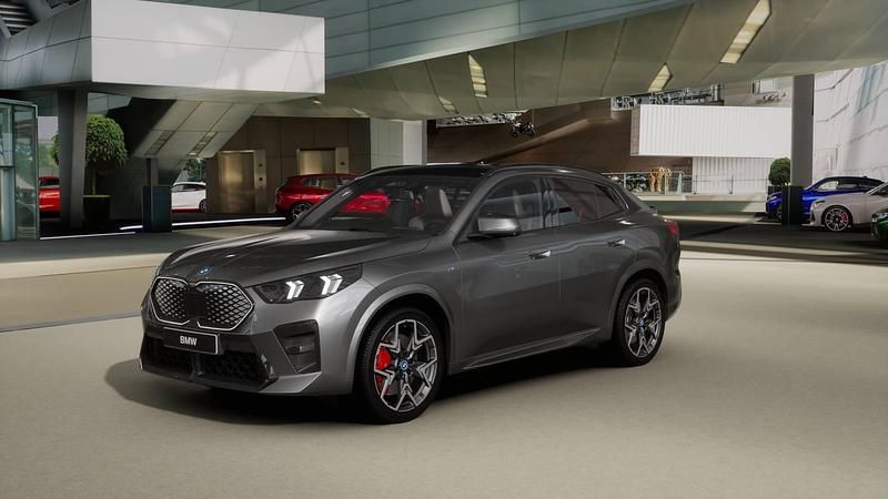 Gebraucht BMW iX2 Comfort Edition 225 kW (306 PS) 2025 Grau SUV