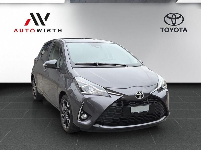 Gebraucht Toyota Yaris Trend 111 PS (81 kW) 2017 Grau Limousine