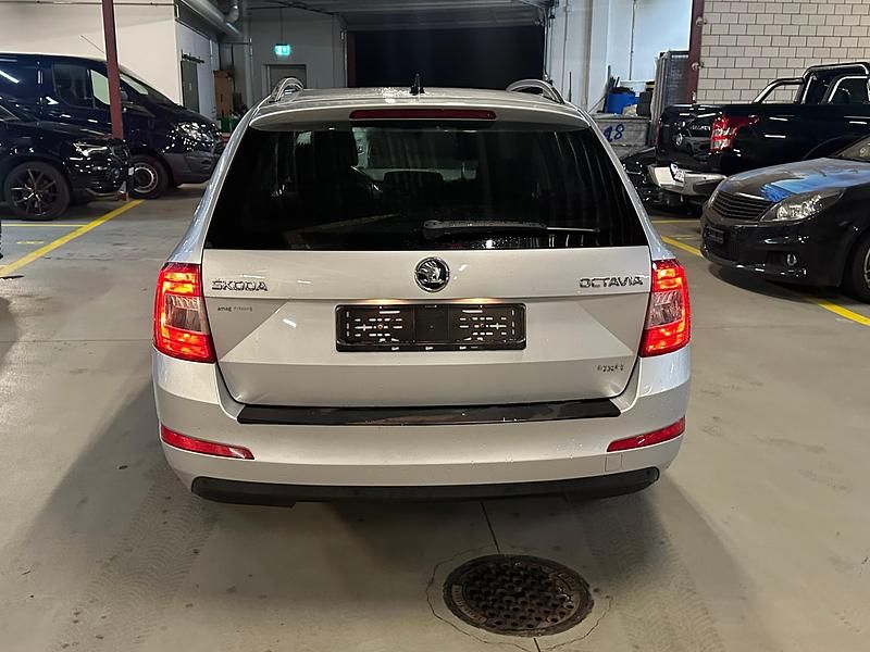 Gebraucht Skoda Octavia Ambition 184 PS (135 kW) 2015 Kombi