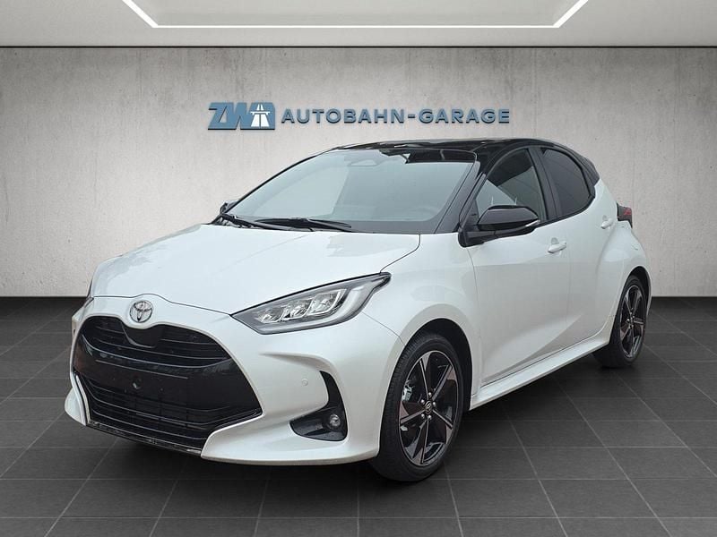 Weiss Neu 2025 Toyota Yaris Hybrid Premium Limousine | CHF 31’130 (Fairer Preis) - Bild 1/4