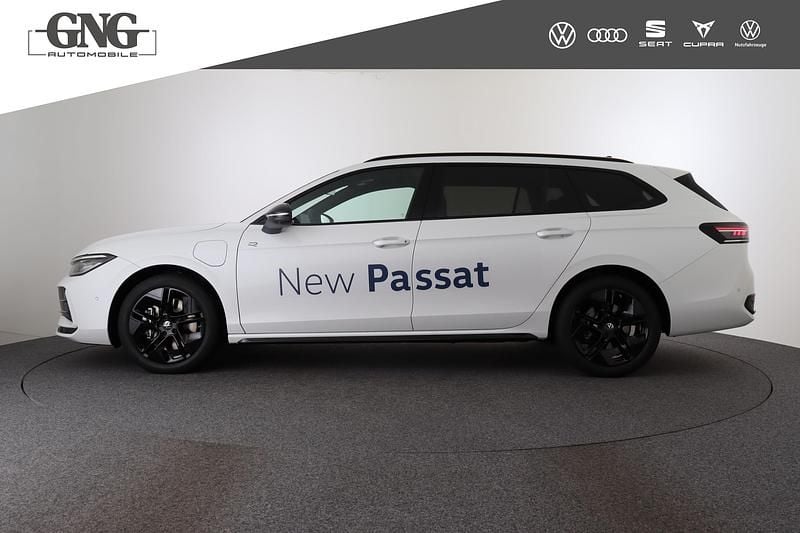 Gebraucht VW Passat R-line 272 PS (200 kW) 2024 Weiss Kombi