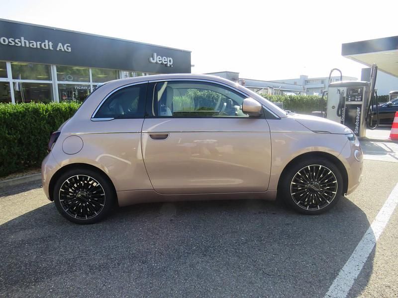 Gebraucht Fiat 500e La Prima 86 kW (118 PS) 2023 Rot Cabrio