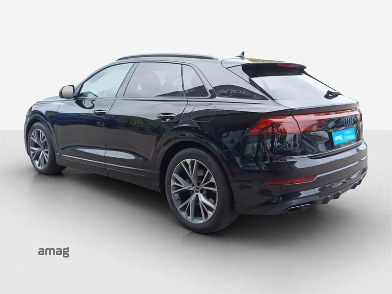 Gebraucht Audi Q8 Ambiente 394 PS (289 kW) 2024 Mythosschwarz metallic SUV