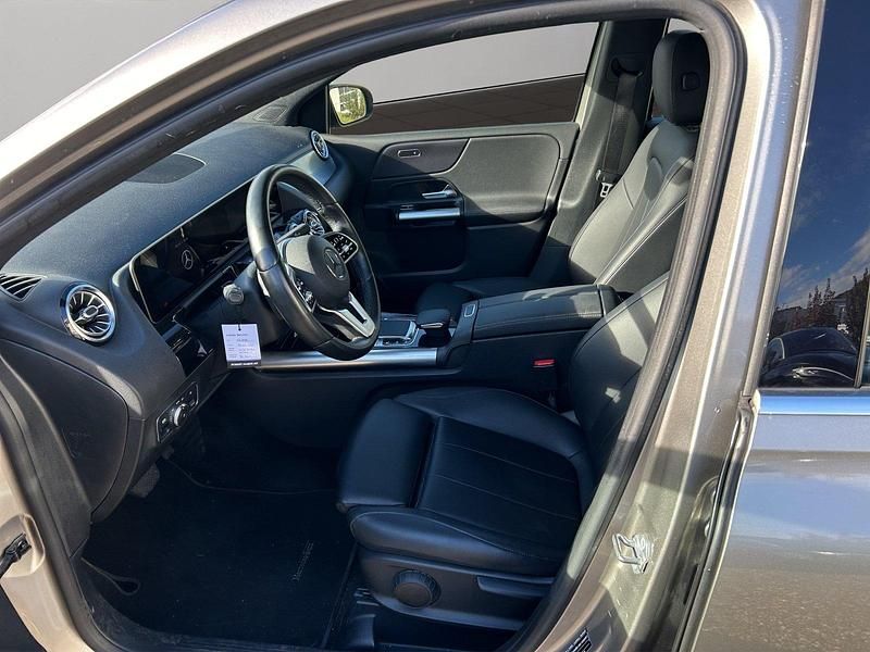 Gebraucht Mercedes B180 Progressive 136 PS (100 kW) 2019 Grau Van / Kleinbus