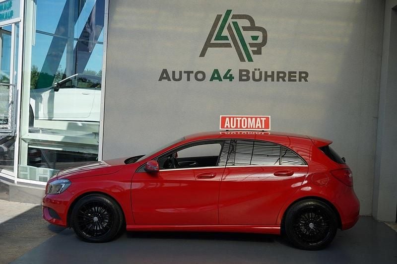 Gebraucht Mercedes A200 Urban 156 PS (114 kW) 2015 Rot Limousine
