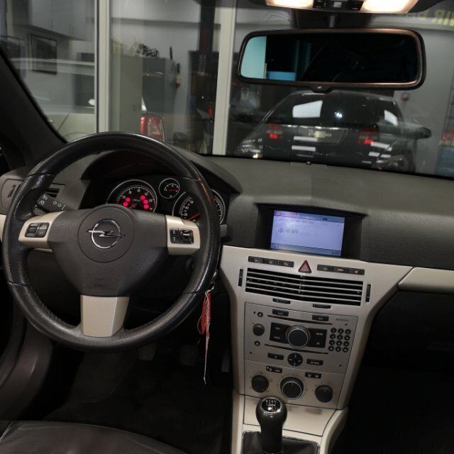 Gebraucht Opel Astra Cabriolet Cosmo 200 PS (147 kW) 2006 Grau, metallic Cabrio