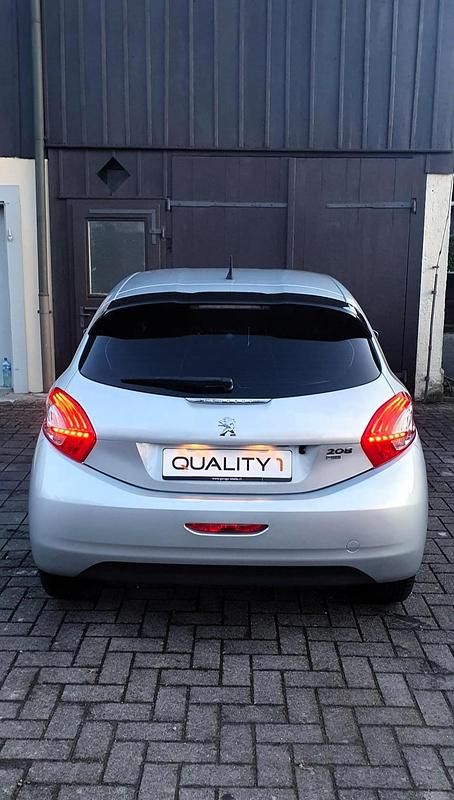 Gebraucht Peugeot 208 Active 68 PS (50 kW) 2014 Kleinwagen