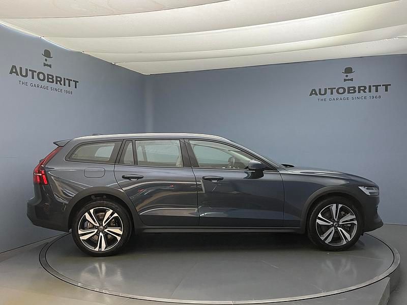 Gebraucht Volvo V60 CC Ultimate 250 PS (183 kW) 2024 Kombi