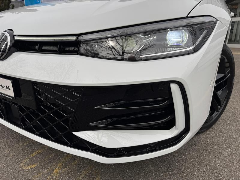 Neu VW Passat R-line 204 PS (150 kW) 2025 Weiss Kombi