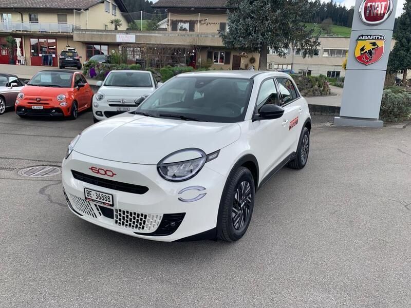 Gebraucht Fiat 600E Red 115 kW (157 PS) 2024