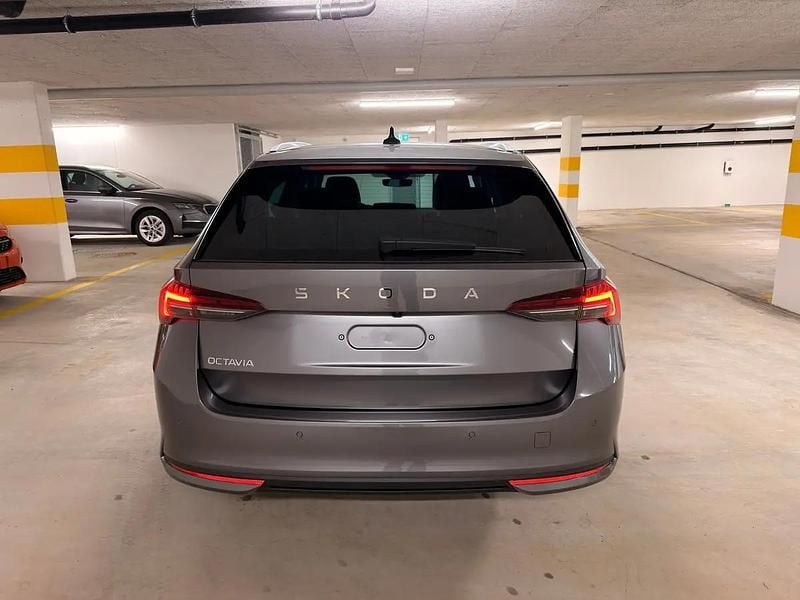 Neu Skoda Octavia Selection 150 PS (110 kW) 2026 Gray Kombi
