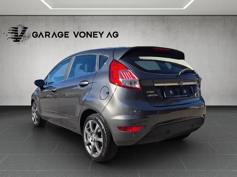 Gebraucht Ford Fiesta Titanium 140 PS (102 kW) 2016 Grau Limousine