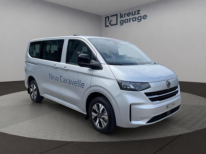 Grau Gebraucht 2025 VW Caravelle Life Van / Kleinbus | CHF 47’440 (Fairer Preis) - Bild 1/4