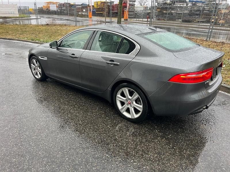 Gebraucht Jaguar XE Prestige 241 PS (177 kW) 2015 Limousine