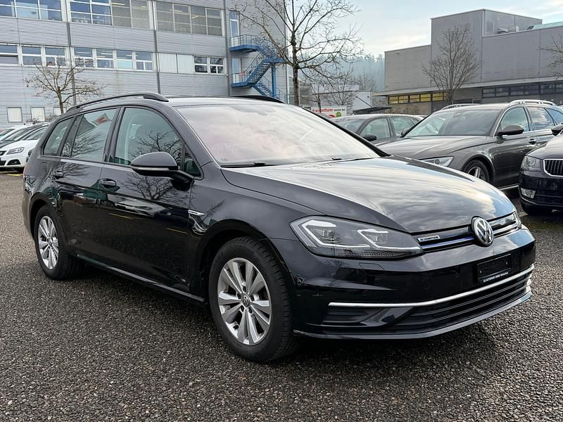 Gebraucht VW Golf VII Comfortline 130 PS (95 kW) 2019 Kombi
