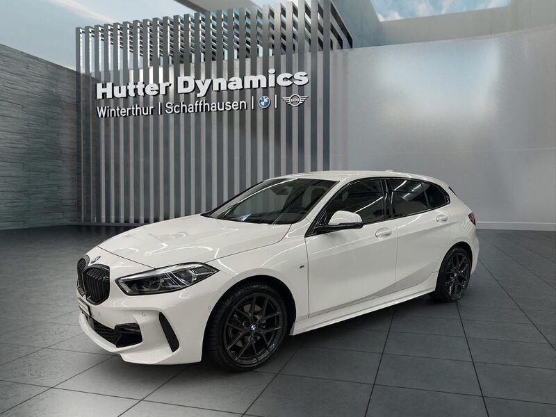 Weiss Gebraucht 2023 BMW 118 M Sport Kleinwagen | CHF 28’900 (Fairer Preis) - Bild 1/4