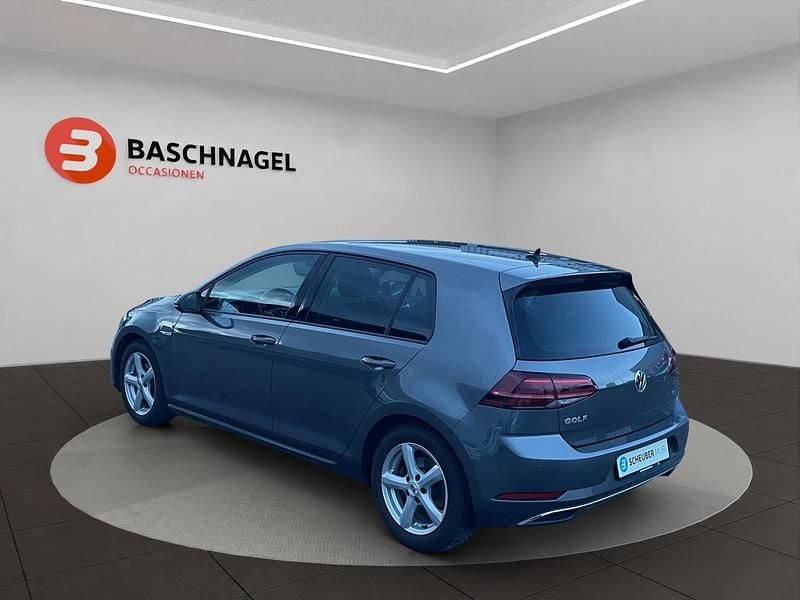 Gebraucht VW Golf VII Comfortline 130 PS (95 kW) 2019 Grau Limousine