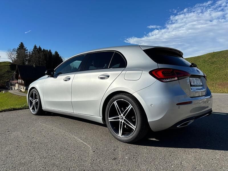 Gebraucht Mercedes A180 Night 136 PS (100 kW) 2021