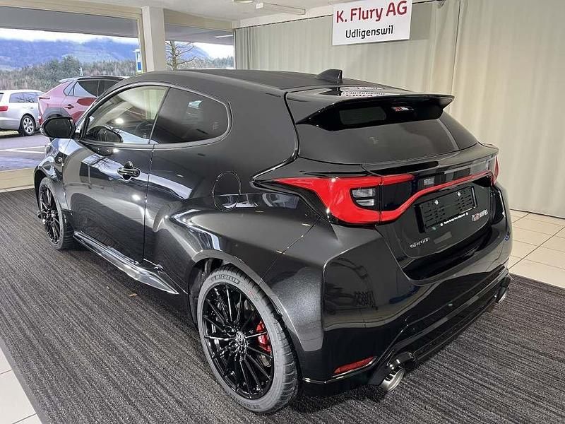 Neu Toyota Yaris Sport 280 PS (205 kW) 2025 Schwarz Limousine