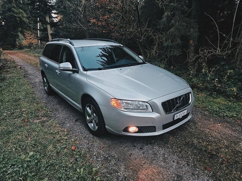 Gebraucht 2008 Volvo V70 Momentum Kombi | CHF 3’997 (Superpreis) - Bild 1/4