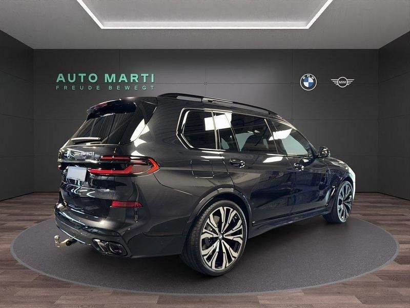 Neu BMW X7 M Sport 530 PS (389 kW) 2025 Schwarz metallic mét. SUV