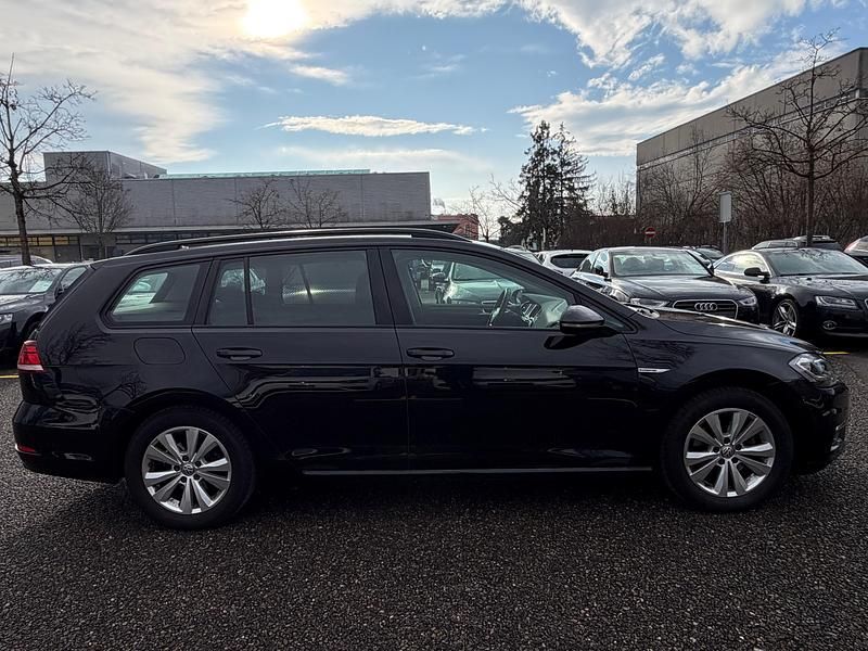 Gebraucht VW Golf VII Comfortline 130 PS (95 kW) 2019 Kombi