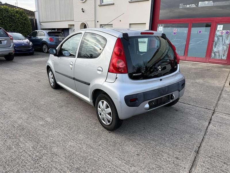 Gebraucht Peugeot 107 68 PS (50 kW) 2010 Kleinwagen