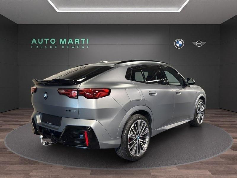 Gebraucht BMW iX2 Comfort Edition 225 kW (306 PS) 2025 Grau metallic mét. SUV