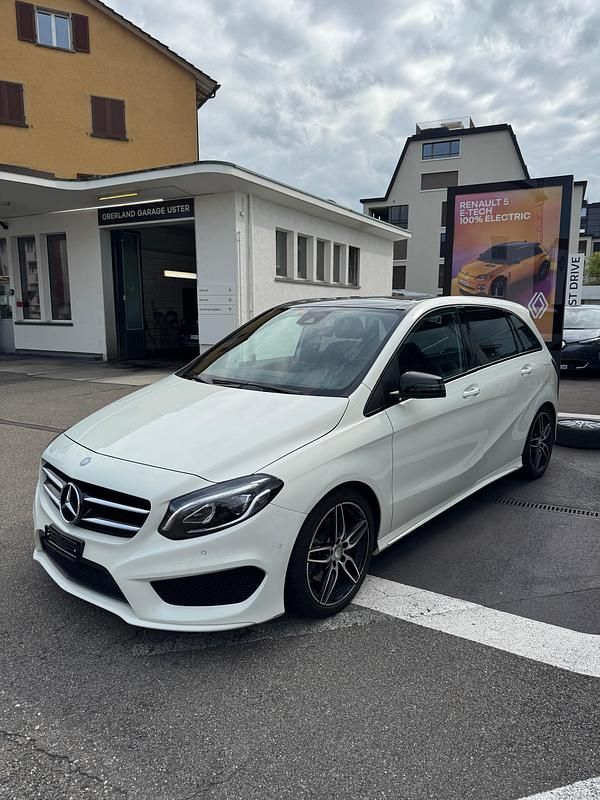 Gebraucht Mercedes B250 AMG line 211 PS (155 kW) 2016 Van / Kleinbus