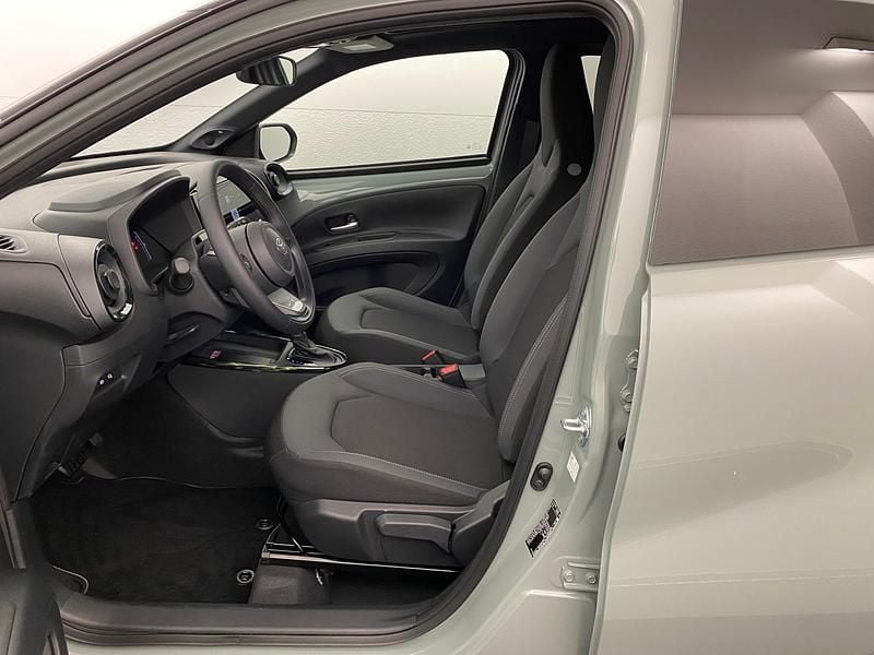 Neu Toyota Aygo X Style 116 PS (85 kW) 2025 Grün SUV