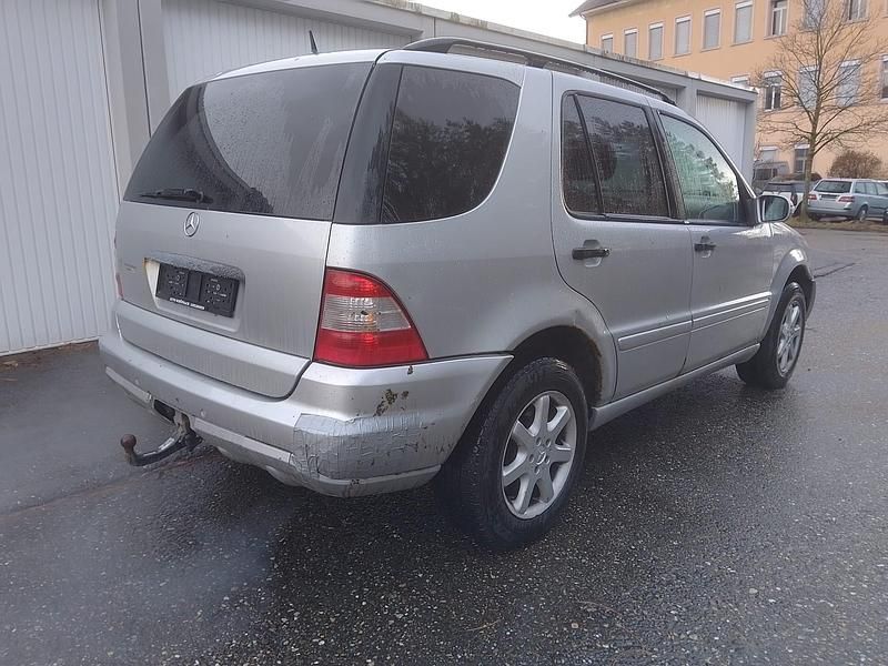Gebraucht Mercedes ML270 163 PS (119 kW) 2004 SUV