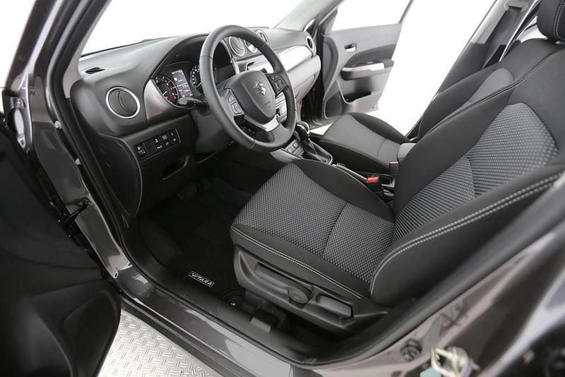 Neu Suzuki Vitara 110 PS (80 kW) 2026 Schwarz SUV