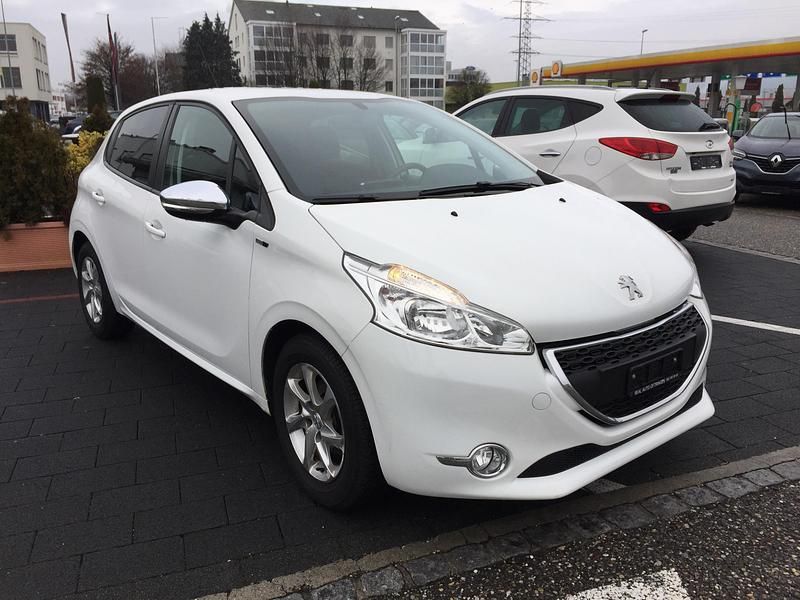 Gebraucht Peugeot 208 Style 82 PS (60 kW) 2014 Kleinwagen