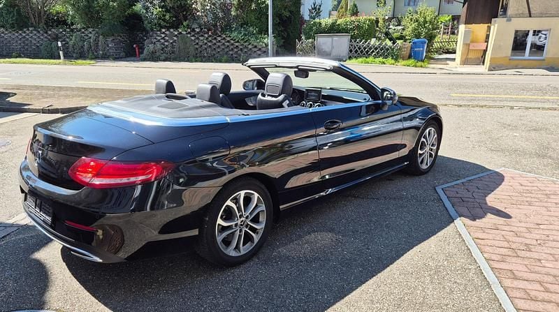 Gebraucht Mercedes C180 156 PS (114 kW) 2018 Schwarz Cabrio