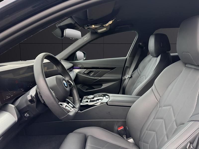 Gebraucht BMW 520 M Sport 208 PS (152 kW) 2024 Schwarz Kombi