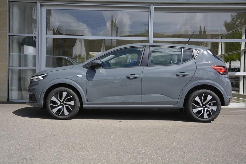 Neu Dacia Sandero Expression 91 PS (66 kW) 2025 Grau Limousine