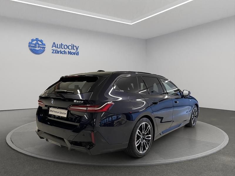 Gebraucht BMW 520 Comfort Edition 208 PS (152 kW) 2024 Schwarz Kombi