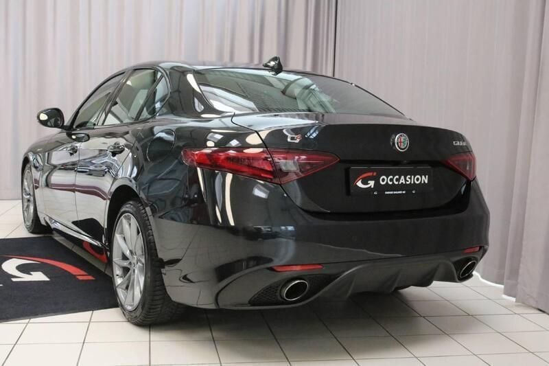 Gebraucht Alfa Romeo Giulia Veloce 210 PS (154 kW) 2017 Schwarz Limousine