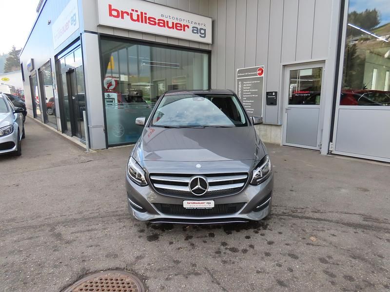Gebraucht Mercedes B220 177 PS (130 kW) 2017 Grau Van / Kleinbus