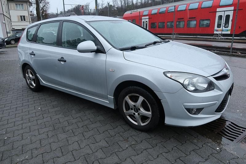 Gebraucht Hyundai i30 Style 126 PS (92 kW) 2010 Kombi