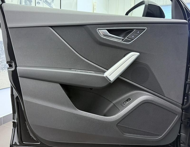 Neu Audi Q2 Advanced 190 PS (139 kW) 2025 Schwarz SUV