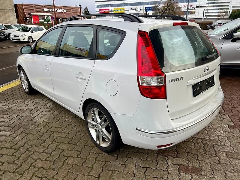 Gebraucht Hyundai i30 Premium 143 PS (105 kW) 2008 Kombi
